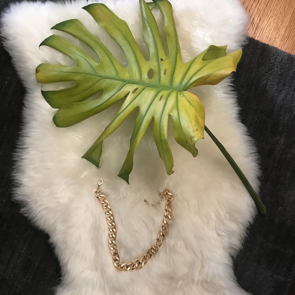 Gold chain necklace